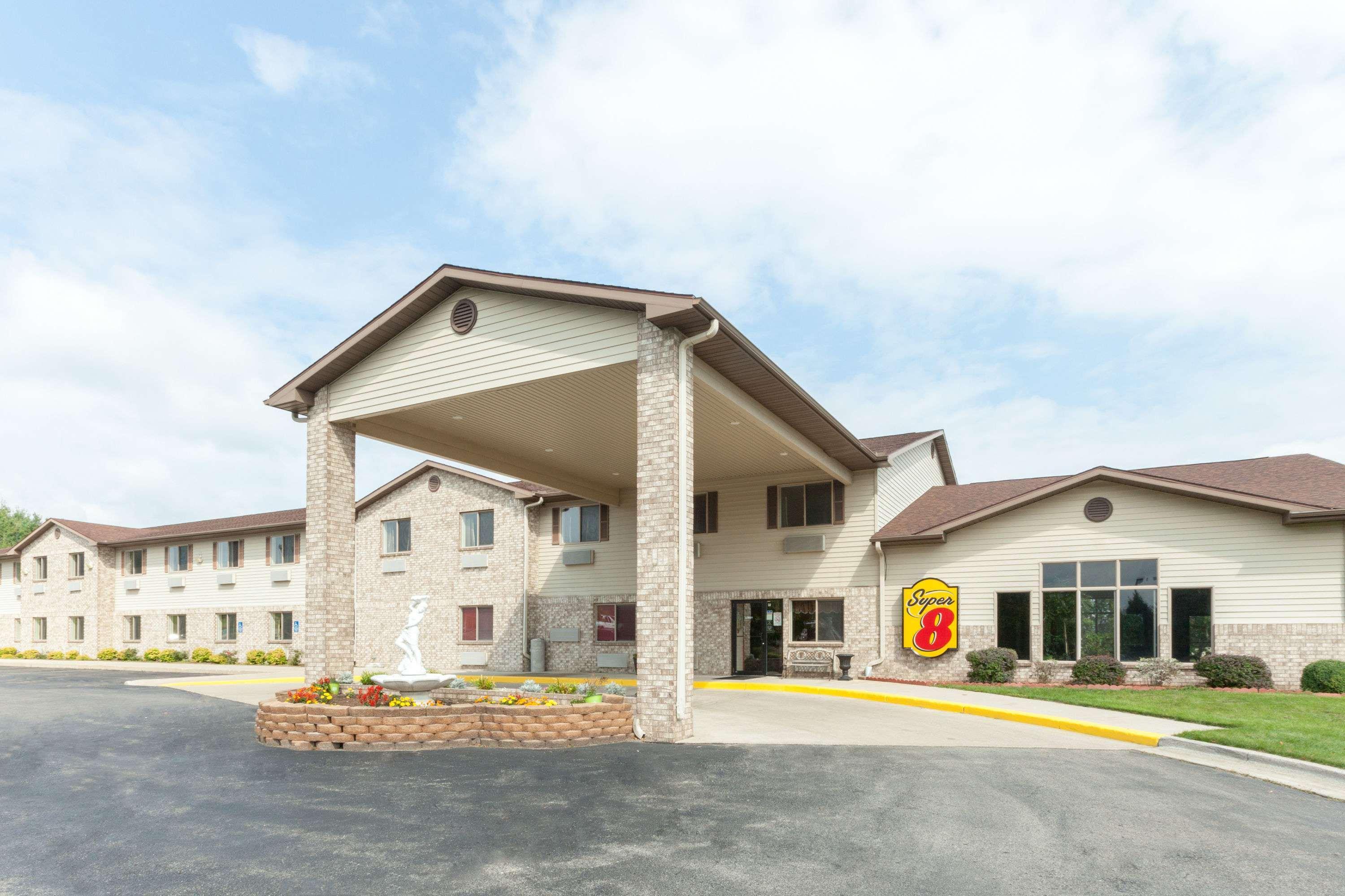 Super 8 By Wyndham Big Rapids Motel Eksteriør bilde