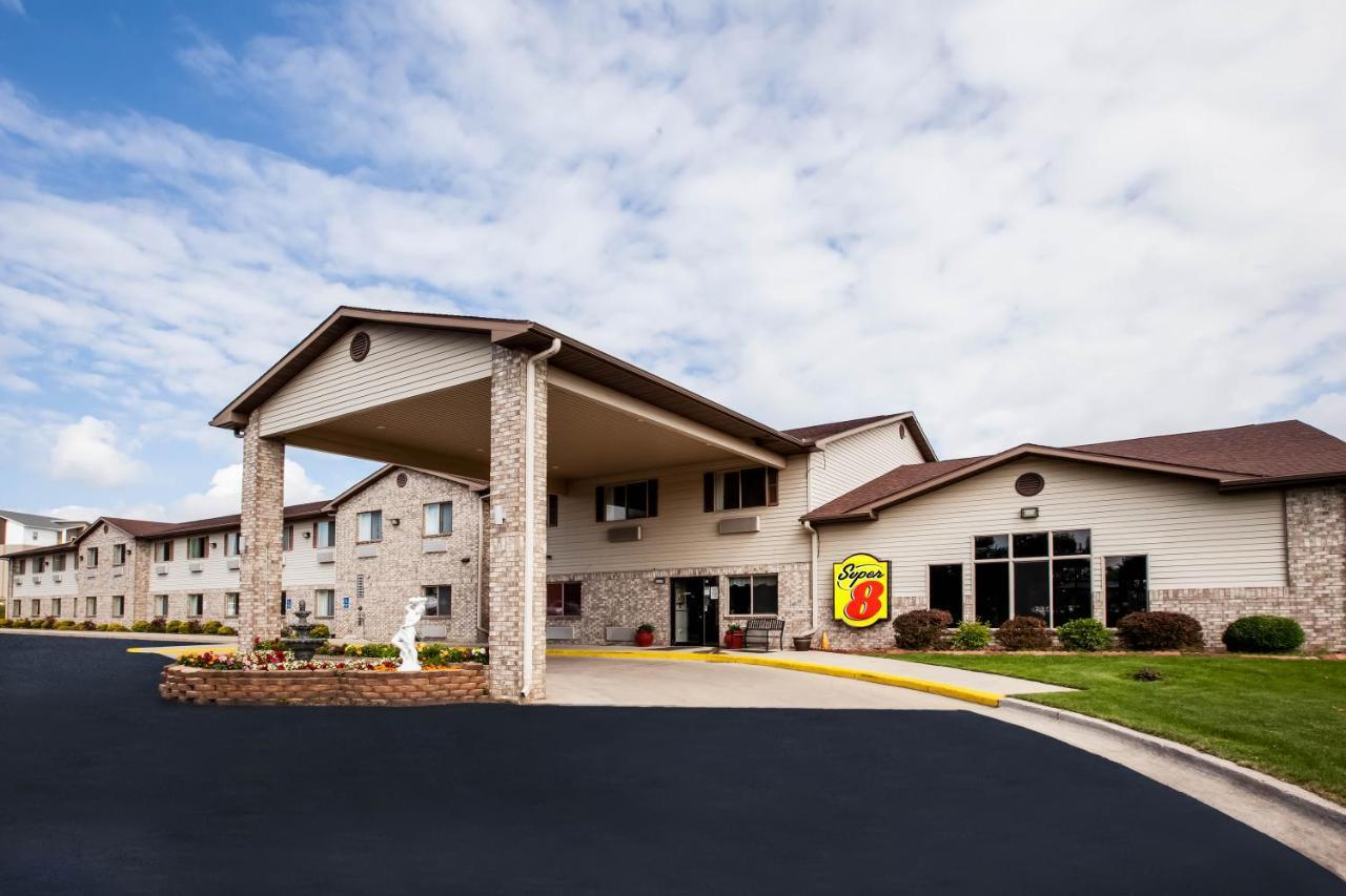 Super 8 By Wyndham Big Rapids Motel Eksteriør bilde